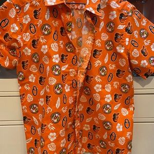 Baltimore Orioles Button down shirt with Maryland Flag. NWOT. Size M.
